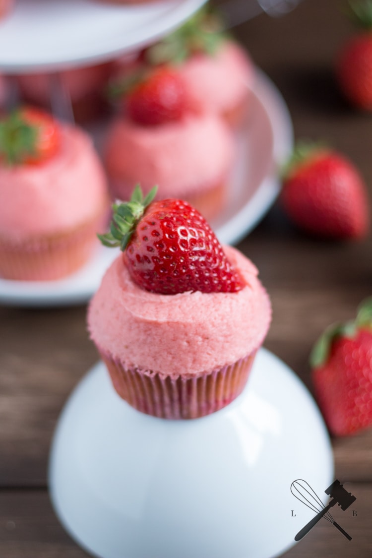 Erdbeer Cupcakes - Man(n) kann nie genug davon bekommen - Law of Baking