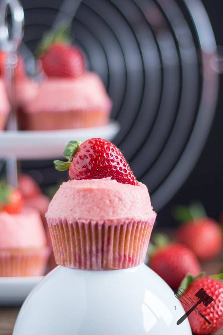 Erdbeer Cupcakes - Man(n) kann nie genug davon bekommen - Law of Baking