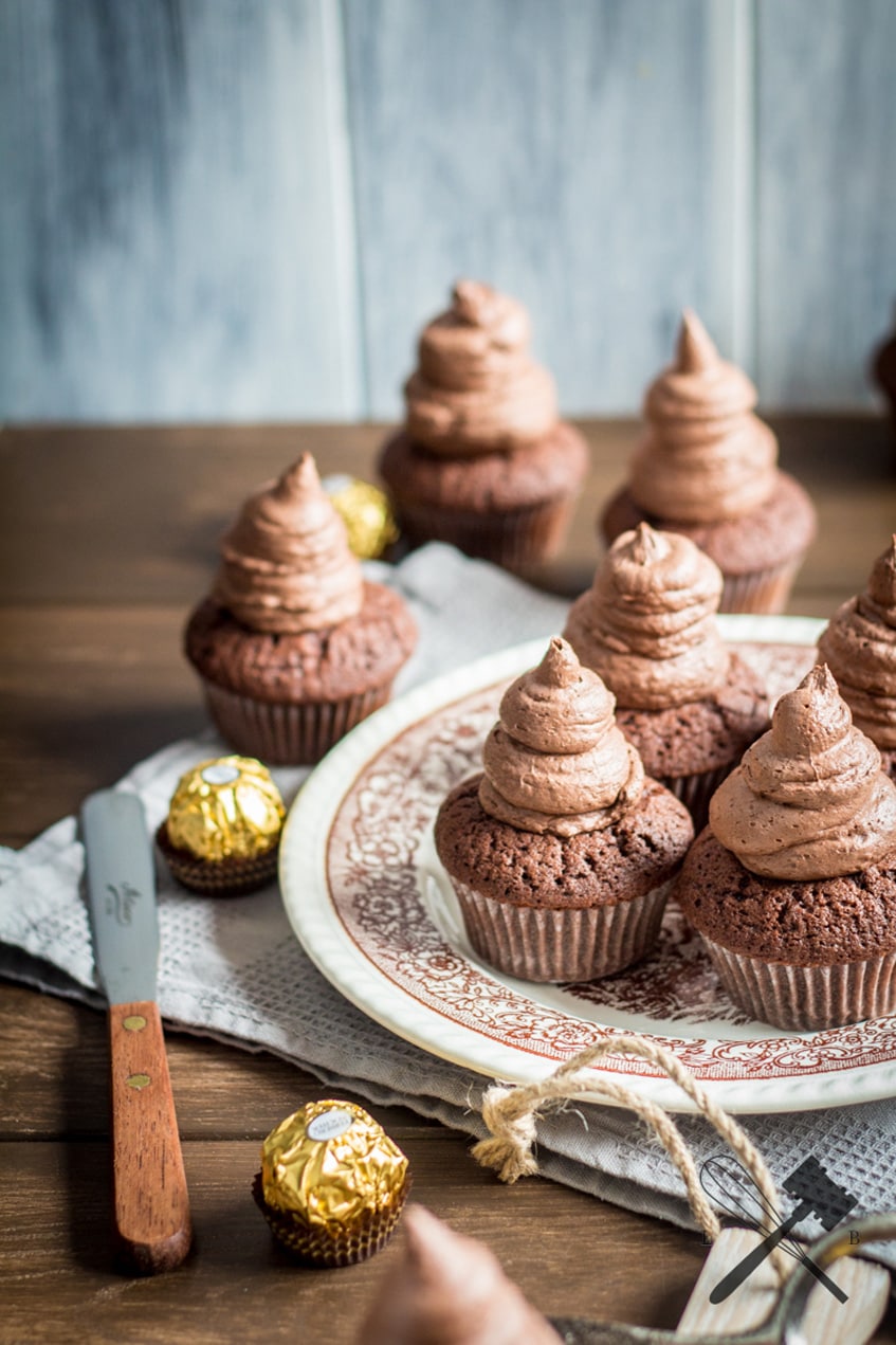 Chocolate-Ferrero-Rocher-Cupcakes