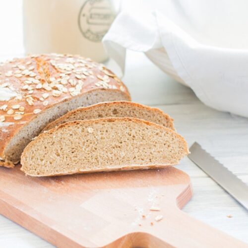 Bauernbrot mit Haferflocken