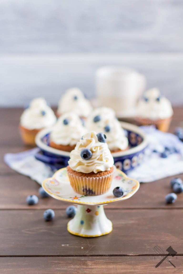 Heidelbeer Cupcakes mit weißer Schokolade - Law of Baking